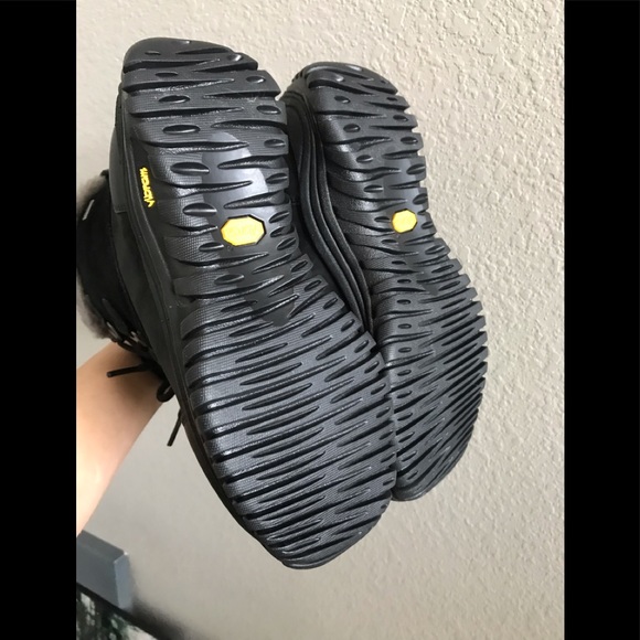 UGG Boot - Picture 4 of 11